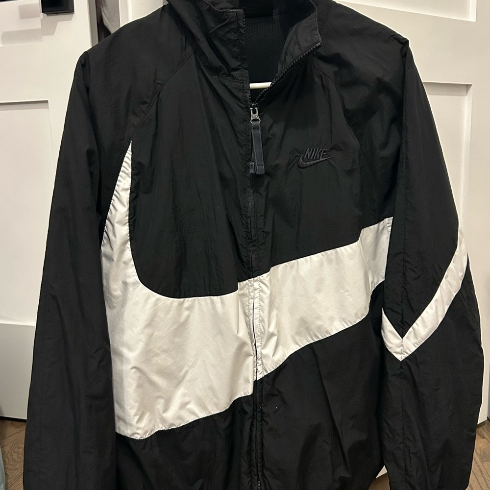 Nike Men's Black and White Windbreaker
